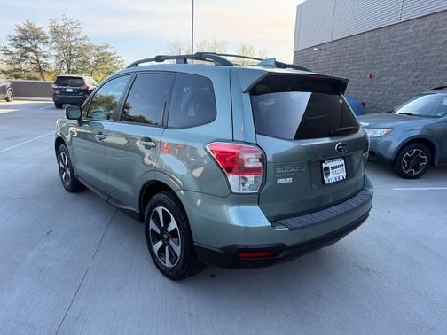 Jasmine Green Metallic 2017 Subaru Forester 2.5i Premium