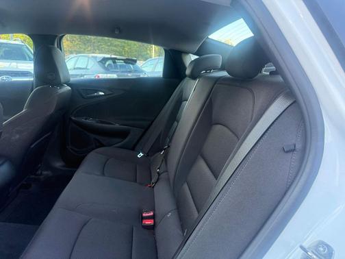 Summit White 2021 Chevrolet Malibu FWD RS