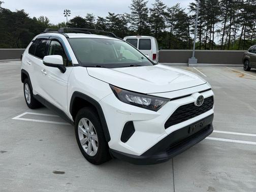 Super White 2020 Toyota RAV4 LE