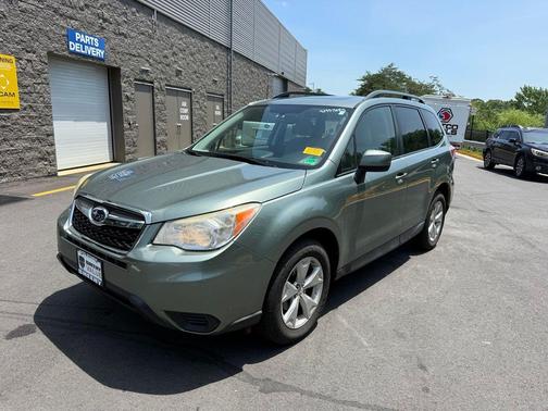 Green Metallic 2015 Subaru Forester 2.5i Premium