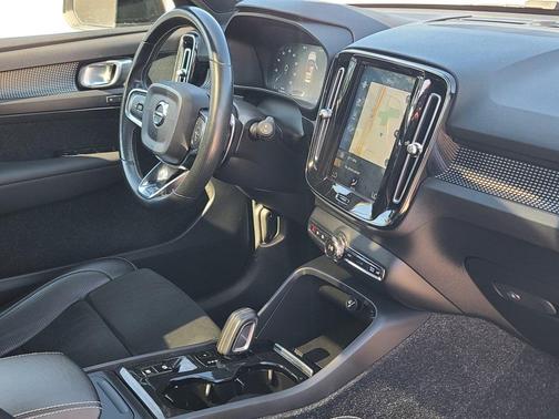 2019 Volvo XC40 T5 R-Design
