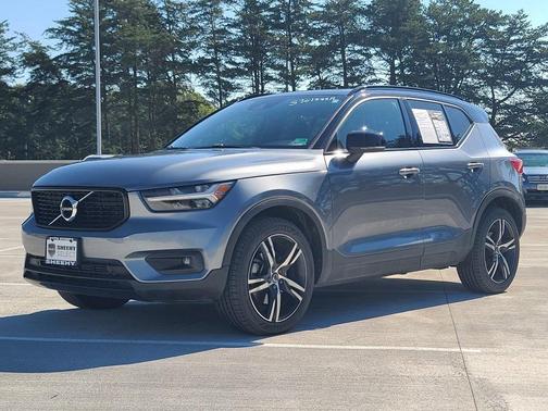 2019 Volvo XC40 T5 R-Design