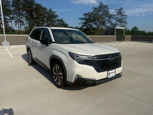 Crystal White Pearl 2025 Subaru Forester Touring