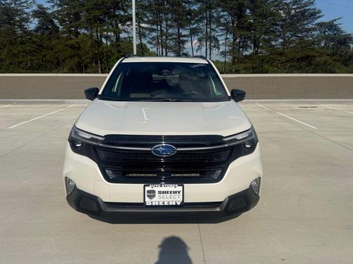 Crystal White Pearl 2025 Subaru Forester Touring