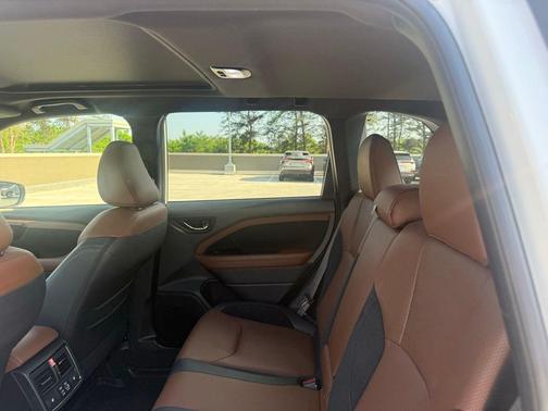 Crystal White Pearl 2025 Subaru Forester Touring
