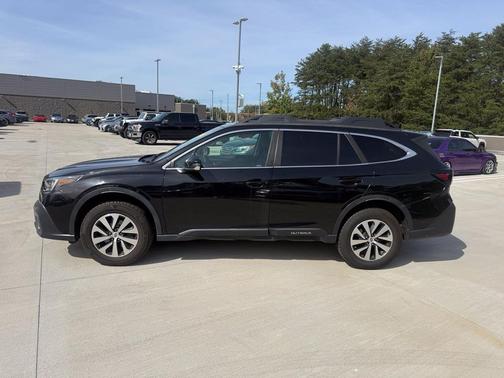 Crystal Black Silica 2022 Subaru Outback Premium