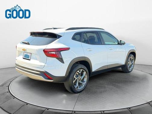 Summit White 2025 Chevrolet Trax LT