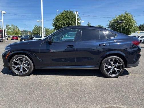 Black 2022 BMW X6 xDrive40i