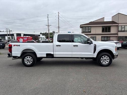 White 2023 Ford F-350 XLT