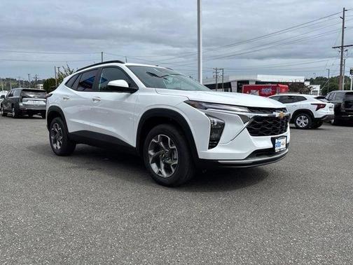 Summit White 2026 Chevrolet Trax LT