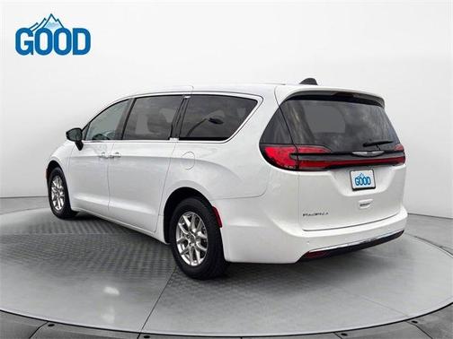 2024 Chrysler Pacifica Touring