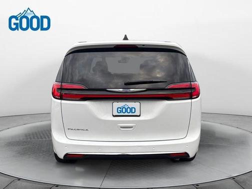 2024 Chrysler Pacifica Touring