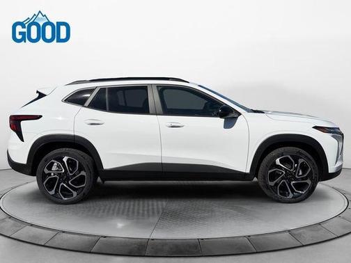 Summit White 2026 Chevrolet Trax 2RS