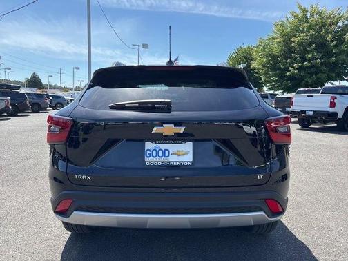 Mosaic Black Metallic 2026 Chevrolet Trax LT