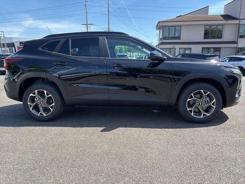 Mosaic Black Metallic 2026 Chevrolet Trax LT