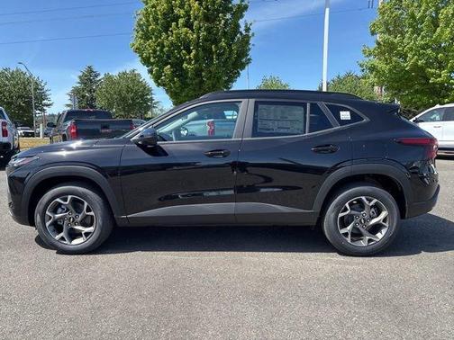 Mosaic Black Metallic 2026 Chevrolet Trax LT