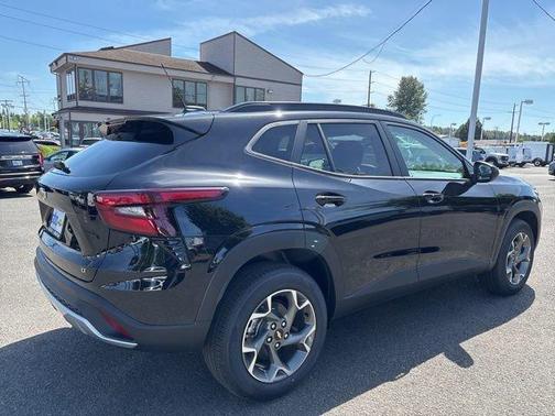 Mosaic Black Metallic 2026 Chevrolet Trax LT
