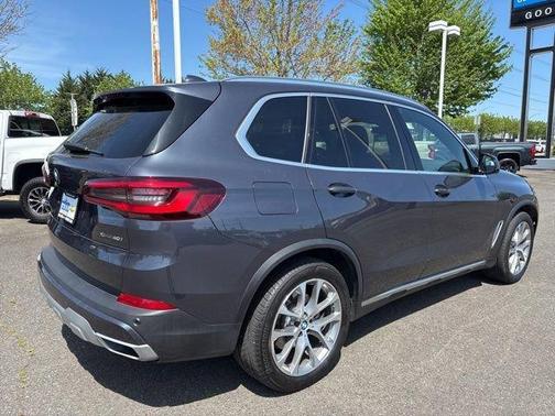 Gray 2022 BMW X5 xDrive40i