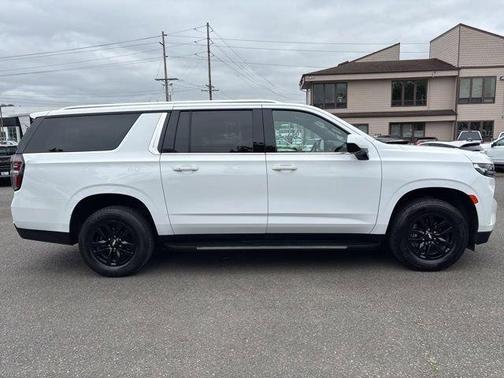 Summit White 2022 Chevrolet Suburban LS