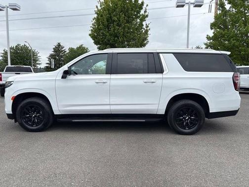 Summit White 2022 Chevrolet Suburban LS