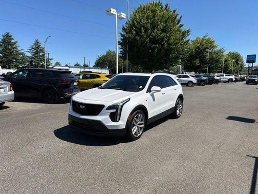 Crystal White Tri-Coat 2019 Cadillac XT4 Sport