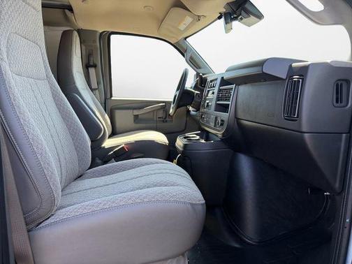 Summit White 2025 Chevrolet Express 3500 Work Van