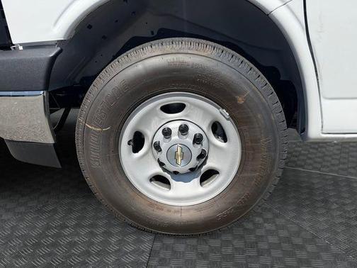 Summit White 2025 Chevrolet Express 3500 Work Van