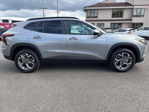 Sterling Gray Metallic 2025 Chevrolet Trax LT
