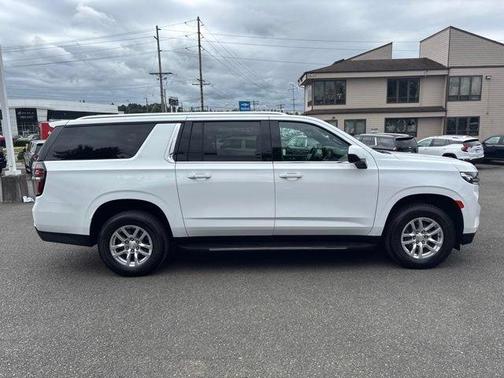 Summit White 2022 Chevrolet Suburban LS