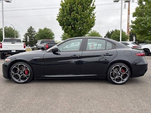 Vulcano Black Metallic 2023 Alfa Romeo Giulia Veloce