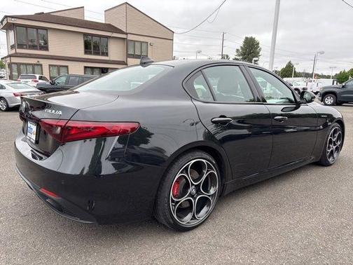 Vulcano Black Metallic 2023 Alfa Romeo Giulia Veloce