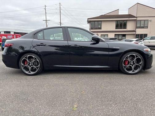 Vulcano Black Metallic 2023 Alfa Romeo Giulia Veloce