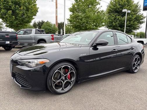 Vulcano Black Metallic 2023 Alfa Romeo Giulia Veloce