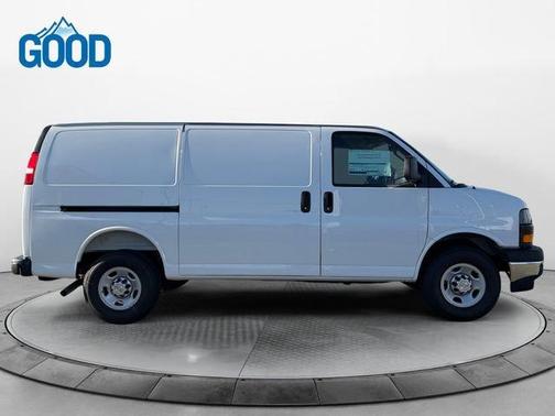 Summit White 2025 Chevrolet Express 3500 Work Van