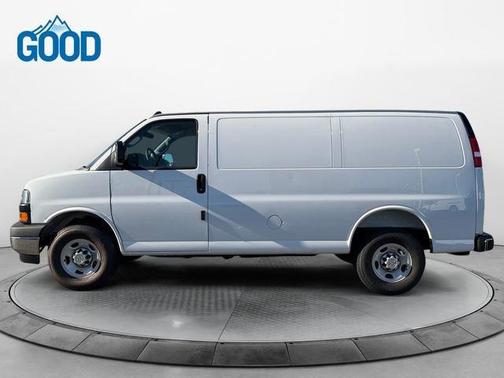 Summit White 2025 Chevrolet Express 3500 Work Van