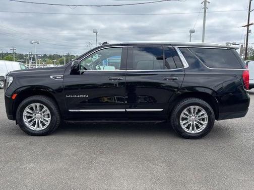 Black 2024 GMC Yukon SLT