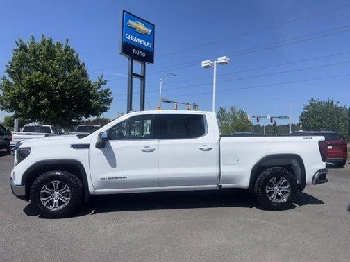 White 2023 GMC Sierra 1500 SLE