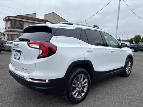 Summit White 2024 GMC Terrain SLT