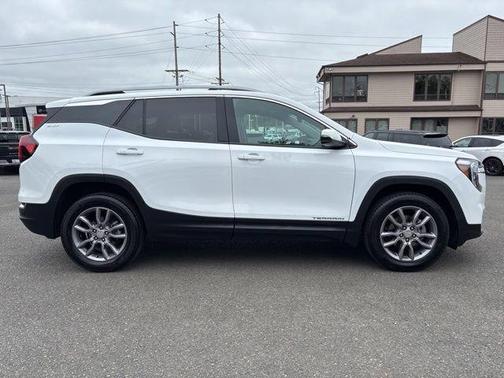 Summit White 2024 GMC Terrain SLT