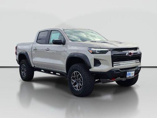 White Sand 2026 Chevrolet Colorado ZR2