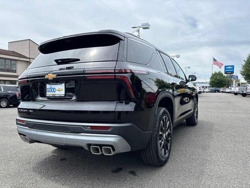 Mosaic Black Metallic 2026 Chevrolet Traverse LT
