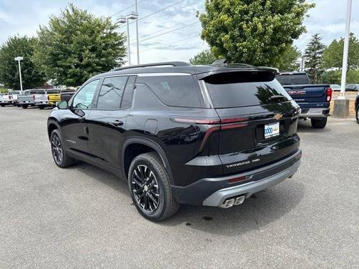 Mosaic Black Metallic 2026 Chevrolet Traverse LT