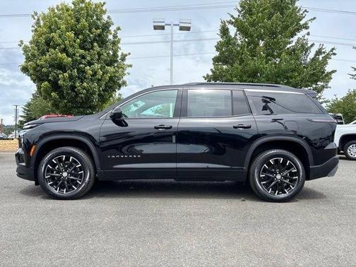 Mosaic Black Metallic 2026 Chevrolet Traverse LT