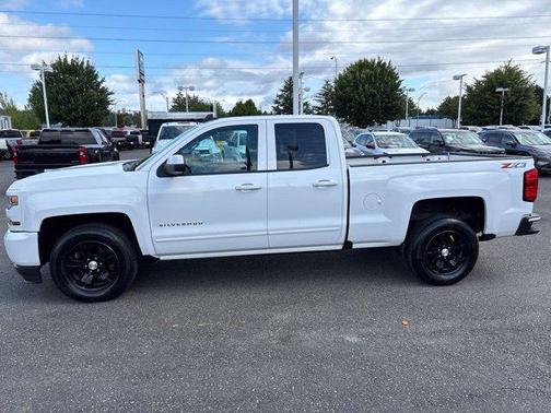 Summit White 2018 Chevrolet Silverado 1500 LT