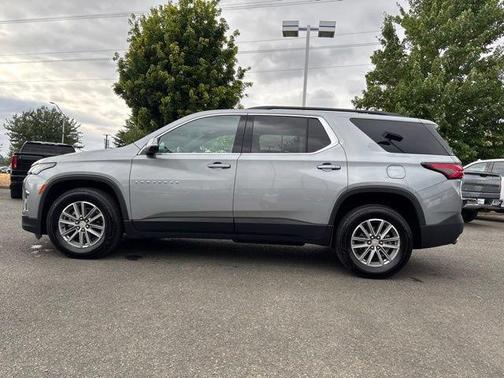 Sterling Gray Metallic 2023 Chevrolet Traverse LT Cloth