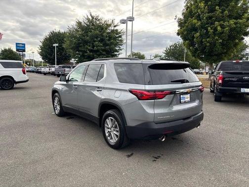 Sterling Gray Metallic 2023 Chevrolet Traverse LT Cloth