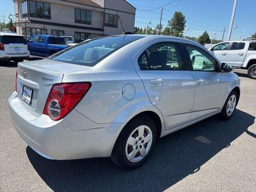 Silver Ice Metallic 2016 Chevrolet Sonic LS
