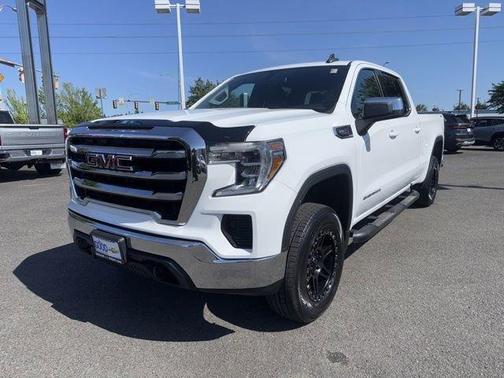 White 2019 GMC Sierra 1500 SLE