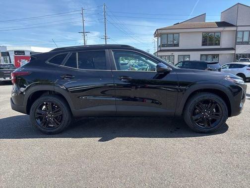 Mosaic Black Metallic 2026 Chevrolet Trax ACTIV