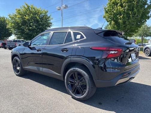 Mosaic Black Metallic 2026 Chevrolet Trax ACTIV